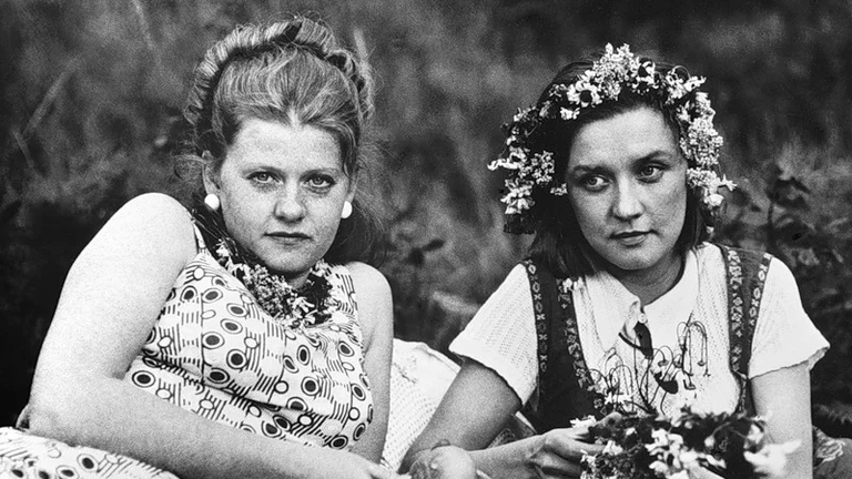 Ирина Муравьева в роли Людмилы и Вера Алентова в роли Катерины на съемках фильма Москва слезам не верит Ирина Муравьева в роли Людмилы и Вера Алентова в роли Катерины на съемках фильма Москва слезам не верит