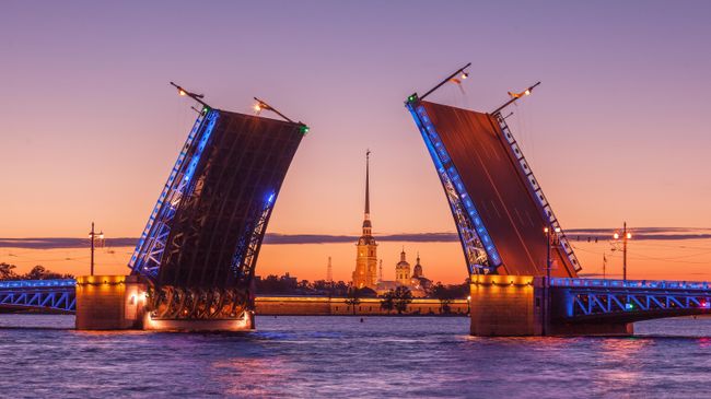 Дворцовый мост в Санкт-Петербурге Дворцовый мост в Санкт-Петербурге