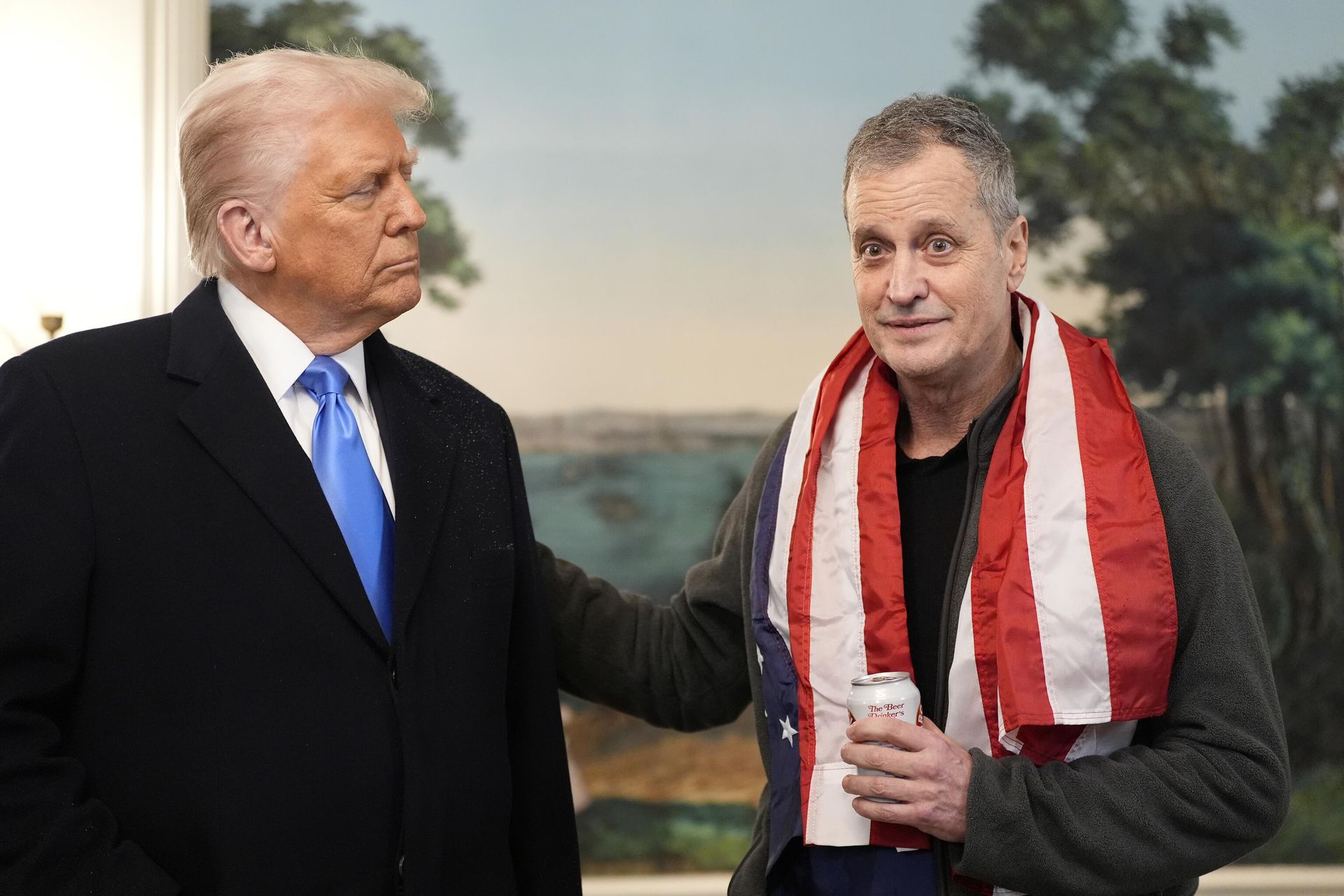 Президент США Дональд Трамп и освобожденный американец Марк Фогель - РИА Новости, 1920, 13.02.2025