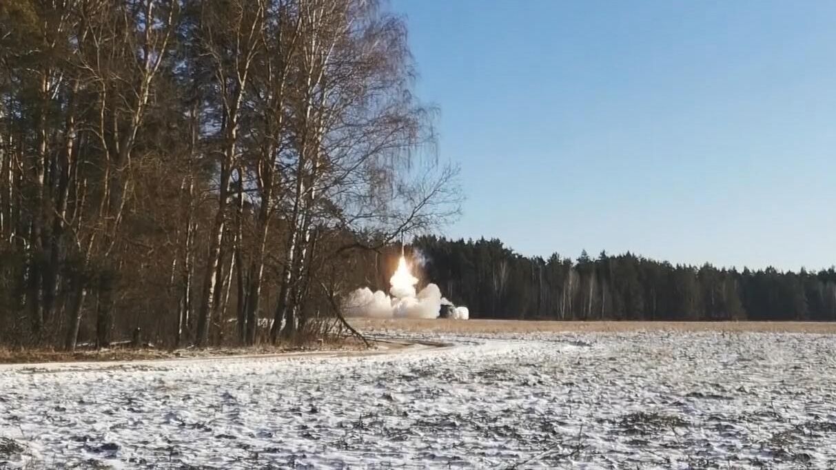 Оперативно-тактический комплекс Искандер производит запуск ракеты по объектам военной инфраструктуры ВСУ Оперативно-тактический комплекс Искандер производит запуск ракеты по объектам военной инфраструктуры ВСУ - РИА Новости, 1920, 03.03.2025
