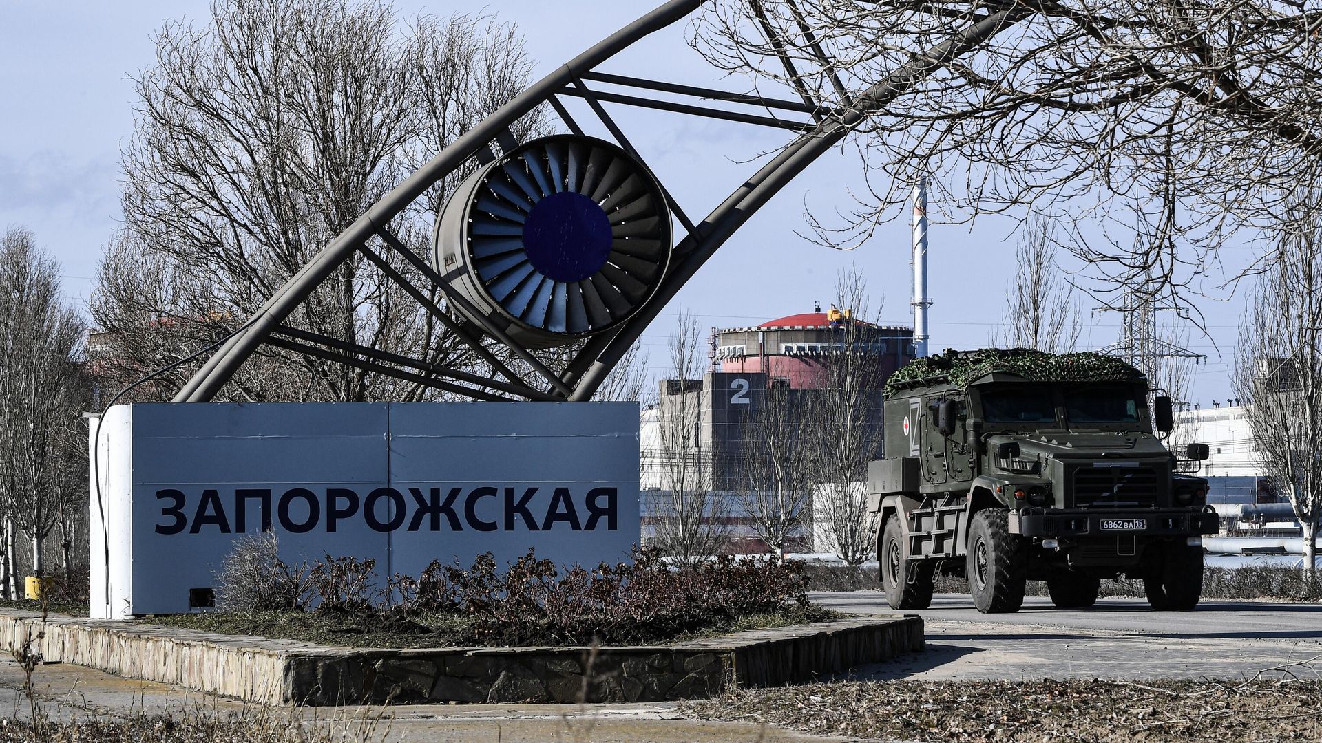 Бронеавтомобиль на территории Запорожской АЭС Бронеавтомобиль на территории Запорожской АЭС - РИА Новости, 1920, 12.02.2025