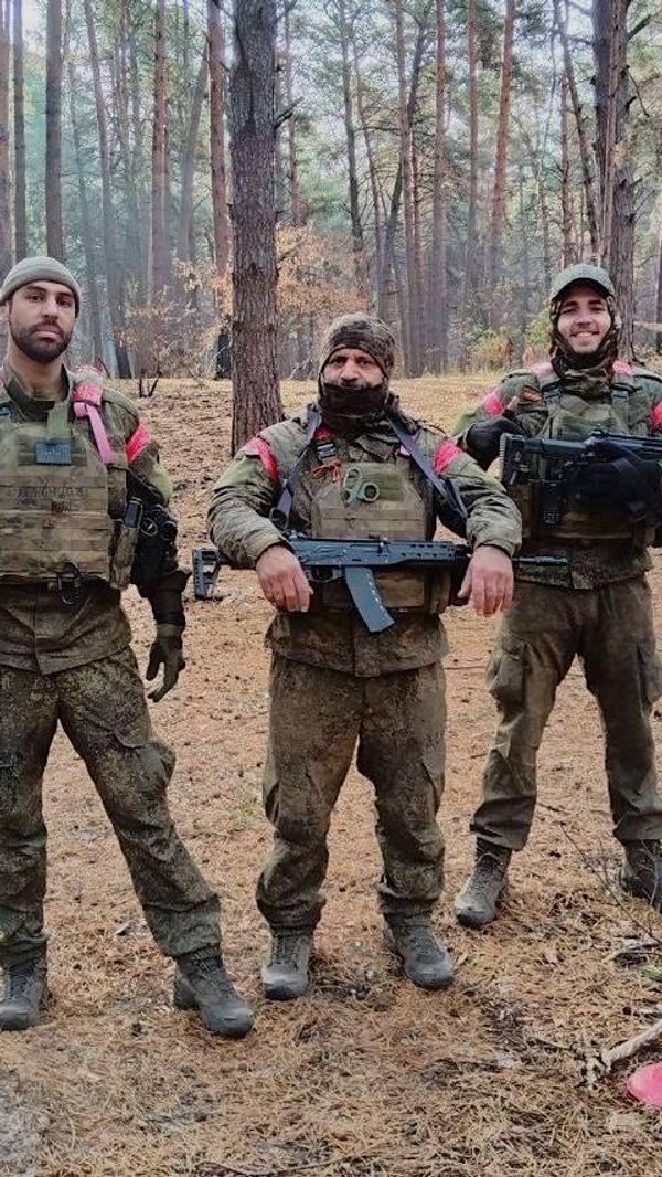 Пончик с отцом и братом