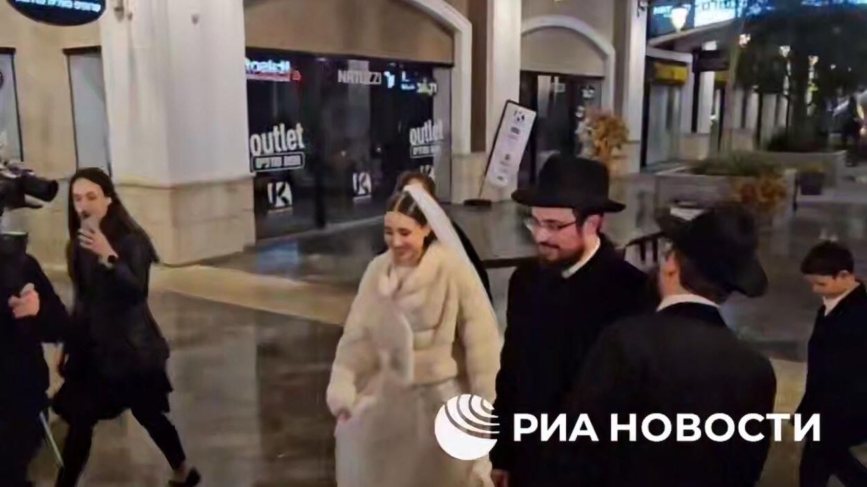 Свадьба дочери главного раввина России Берла Лазара и сына главного раввина Одессы и Юга Украины Авраама Вольфа в городе Маале-Адумим к востоку от Иерусалима. 12 февраля 2025 Свадьба дочери главного раввина России Берла Лазара и сына главного раввина Одессы и Юга Украины Авраама Вольфа в городе Маале-Адумим к востоку от Иерусалима. 12 февраля 2025 - РИА Новости, 1920, 13.02.2025