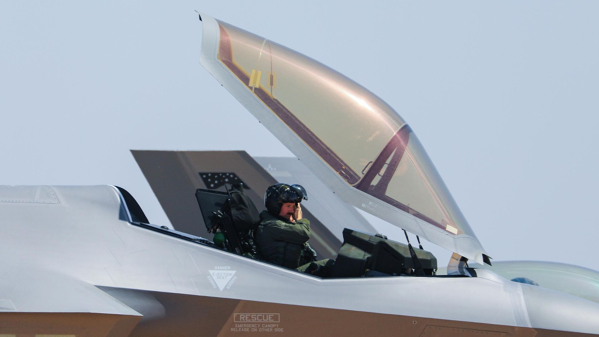 Истребитель-бомбардировщик F-35 Истребитель-бомбардировщик F-35 - РИА Новости, 1920, 20.08.2025