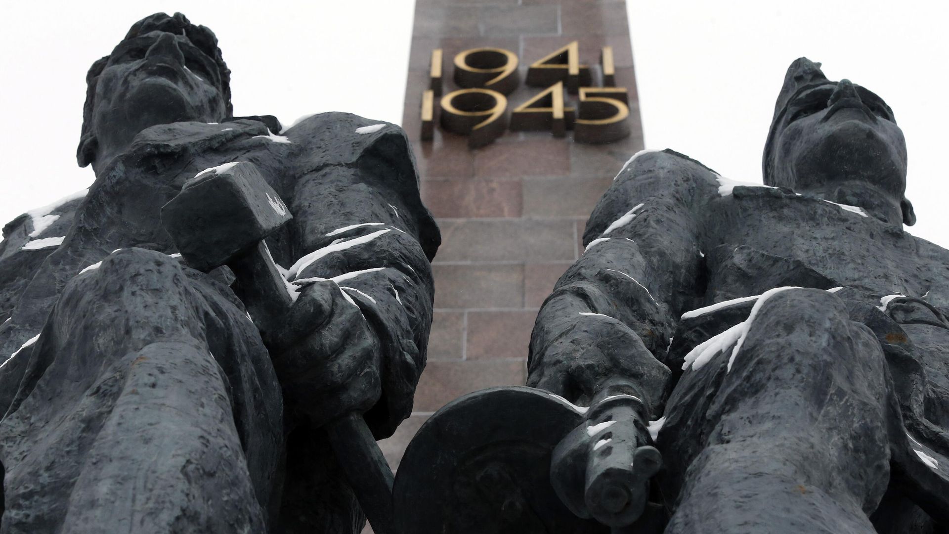 Монумент героическим защитникам Ленинграда - РИА Новости, 1920, 28.01.2026