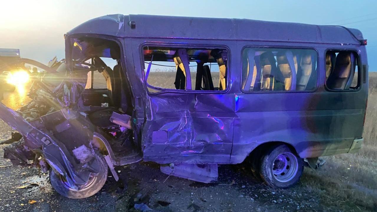 Последствия ДТП с участием пассажирского микроавтобуса в Бабаюртовском районе Дагестана Последствия ДТП с участием пассажирского микроавтобуса в Бабаюртовском районе Дагестана - РИА Новости, 1920, 14.02.2025