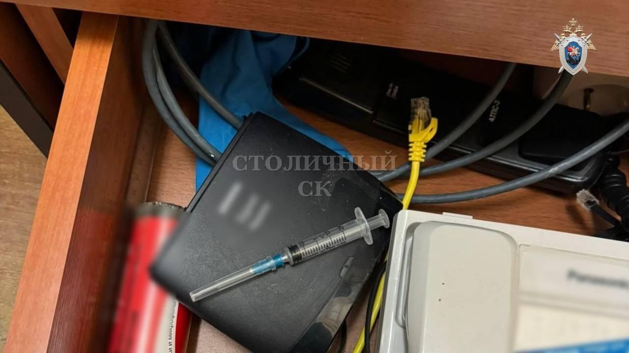 Шприц, найденный при обыске у подозреваемого в отравлении ртутью Шприц, найденный при обыске у подозреваемого в отравлении ртутью - РИА Новости, 1920, 14.02.2025