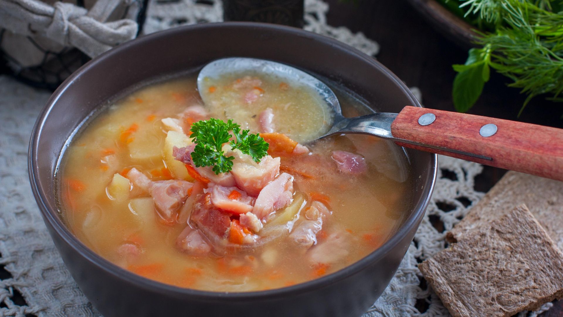 Гороховый суп с копченой курицей - РИА Новости, 1920, 09.03.2025