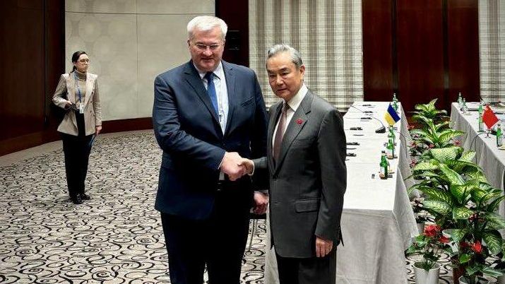 Министр иностранных дел Китая Ван И и глава МИД Украины Андрей Сибига во время встречи Министр иностранных дел Китая Ван И и глава МИД Украины Андрей Сибига во время встречи - РИА Новости, 1920, 16.02.2025