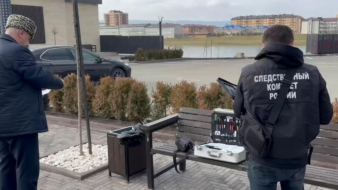 Работа СК РФ на месте стрельбы возле ресторана Терраса в городе Сунжа в Ингушетии Работа СК РФ на месте стрельбы возле ресторана Терраса в городе Сунжа в Ингушетии - РИА Новости, 1920, 16.02.2025