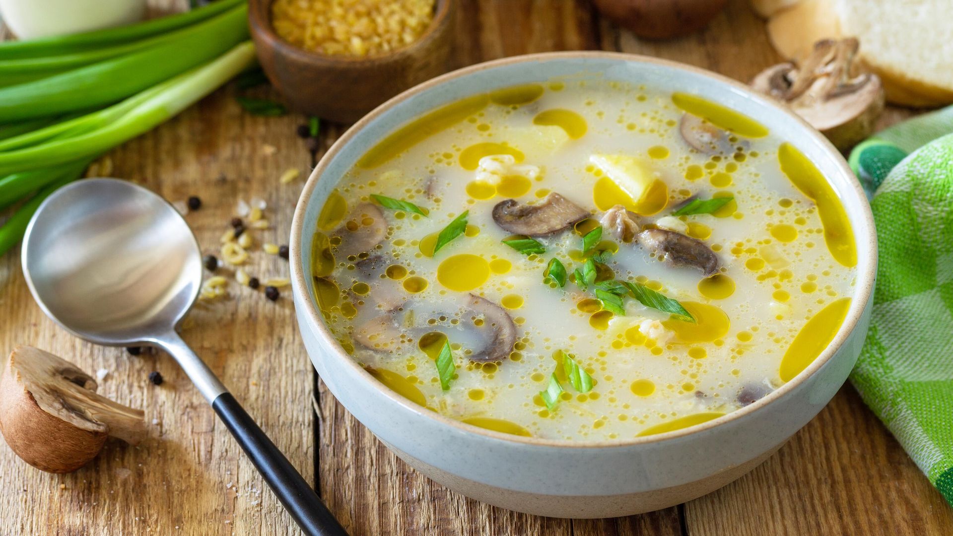 Сырный суп с шампиньонами Сырный суп с шампиньонами - РИА Новости, 1920, 24.03.2025