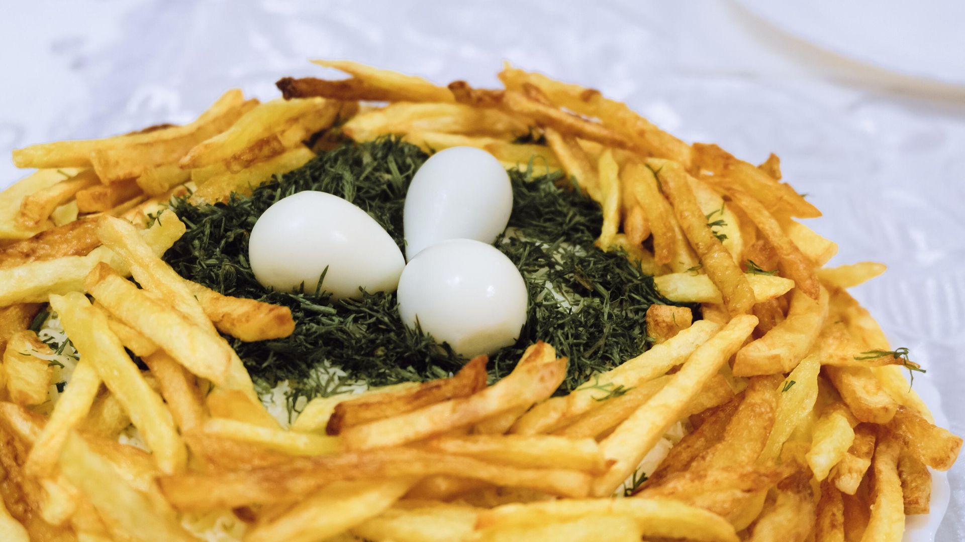 Салат с курицей Гнездо глухаря Салат с курицей Гнездо глухаря - РИА Новости, 1920, 25.03.2025