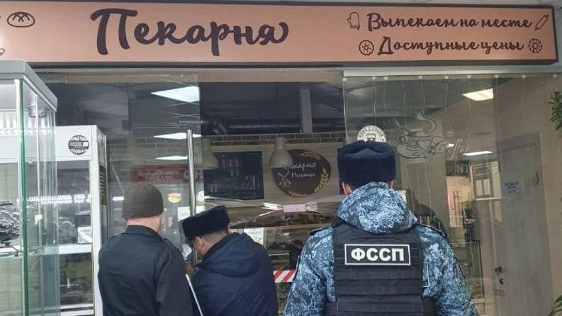 Судебные приставы в Москве опечатали пекарню Мельница, попавшую в скандал с отравлением ртутью Судебные приставы в Москве опечатали пекарню Мельница, попавшую в скандал с отравлением ртутью - РИА Новости, 1920, 17.02.2025