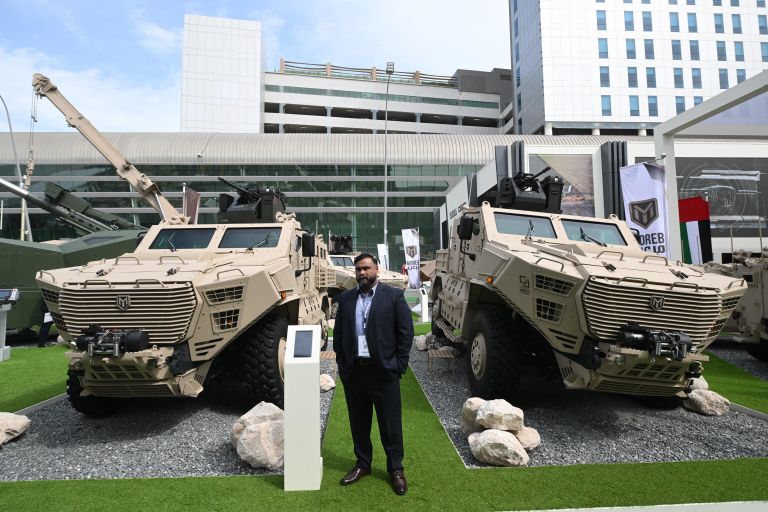 Колёсные броневые машины с усиленной противоминной защитой MRAP на выставке IDEX 2025 в Объединенных Арабских Эмиратах Колёсные броневые машины с усиленной противоминной защитой MRAP на выставке IDEX 2025 в Объединенных Арабских Эмиратах