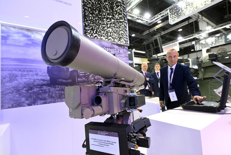 Российский противотанковый ракетный комплекс (ПТРК) Корнет на выставке IDEX 2025 в Объединенных Арабских Эмиратах Российский противотанковый ракетный комплекс (ПТРК) Корнет на выставке IDEX 2025 в Объединенных Арабских Эмиратах