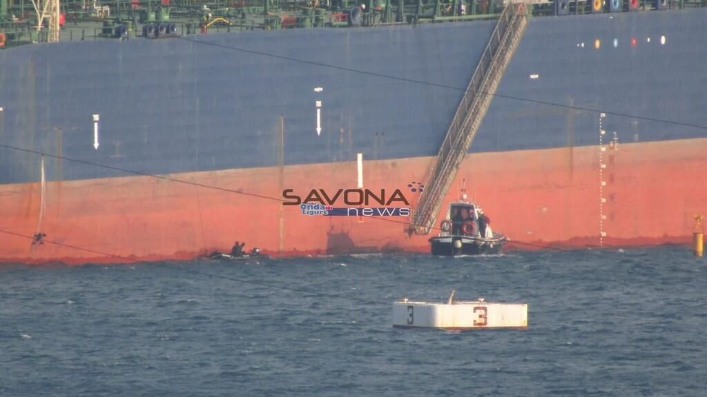 Танкер Seajewel в порту итальянского города Савона - РИА Новости, 1920, 18.02.2025