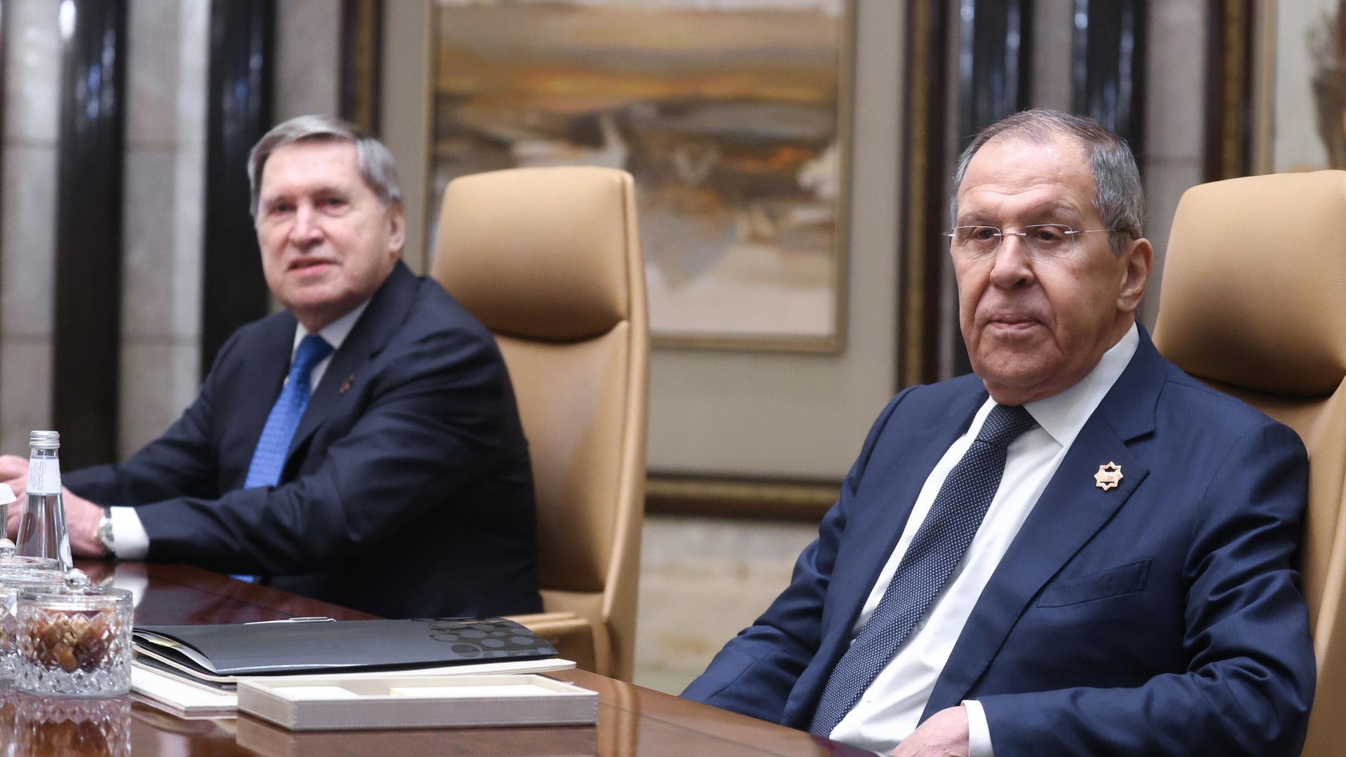 Министр иностранных дел РФ Сергей Лавров и помощник президента РФ Юрий Ушаков во время двусторонних переговоров представителей РФ и США по Украине Министр иностранных дел РФ Сергей Лавров и помощник президента РФ Юрий Ушаков во время двусторонних переговоров представителей РФ и США по Украине - РИА Новости, 1920, 18.02.2025