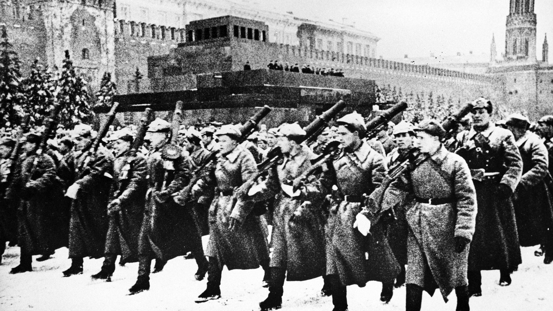 Военный парад на Красной площади в Москве 7 ноября 1941 года
