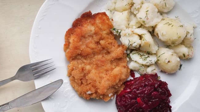 Свиная отбивная с свеклой и картошкой