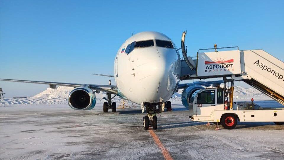 Самолет Boeing 737-800, совершивший аварийную посадку в Норильске - РИА Новости, 1920, 19.02.2025