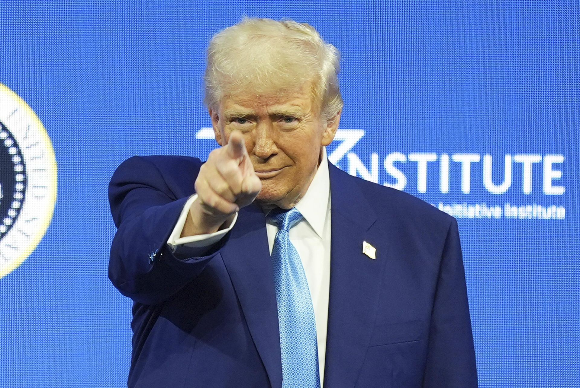 Президент США Дональд Трамп во время выступления в Майами Президент США Дональд Трамп во время выступления в Майами - РИА Новости, 1920, 20.02.2025