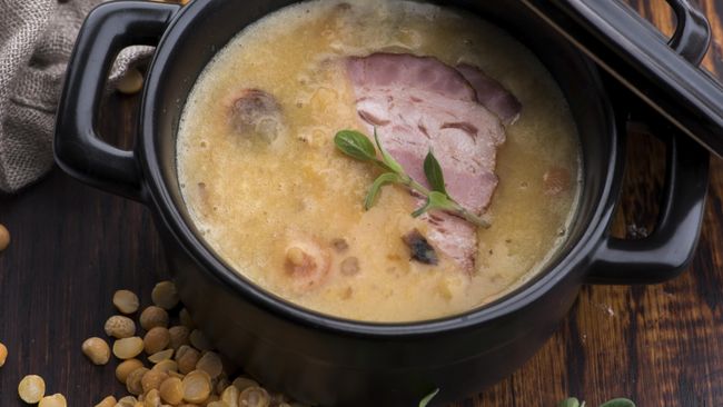Гороховый суп с копчеными ребрышками Гороховый суп с копчеными ребрышками