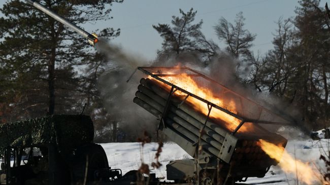 Реактивная система залпового огня Град 25 армии ведет огонь по позициям ВСУ Реактивная система залпового огня Град 25 армии ведет огонь по позициям ВСУ