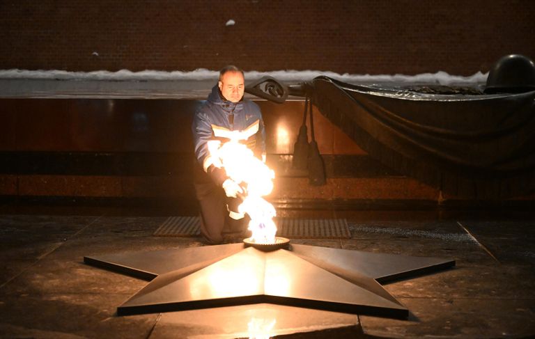 Профилактика горелки Вечного огня у Могилы Неизвестного солдата Профилактика горелки Вечного огня у Могилы Неизвестного солдата
