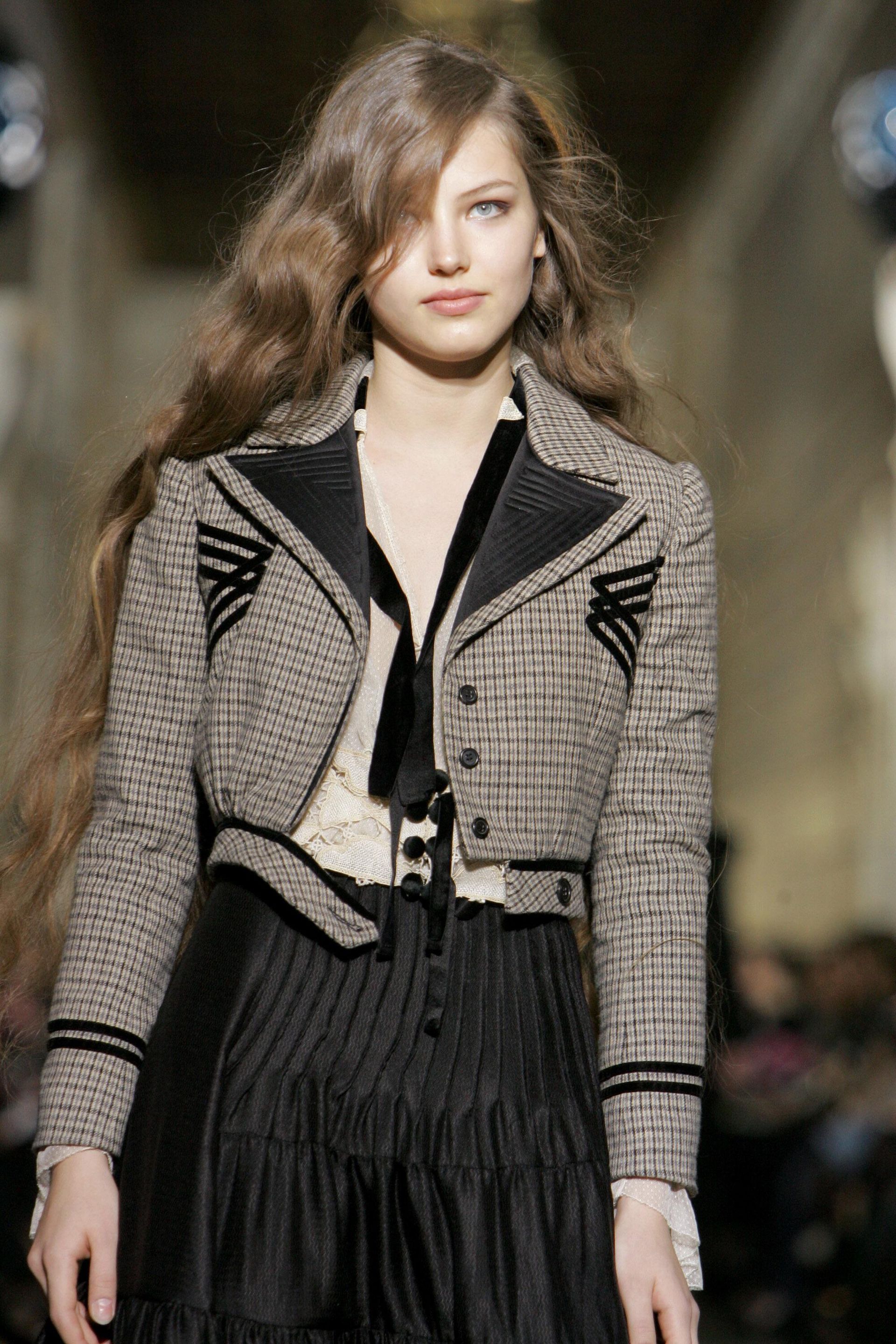 Модель Руслана Коршунова на показе Jill Stuart Fall 2005 Модель Руслана Коршунова на показе Jill Stuart Fall 2005 - РИА Новости, 1920, 21.02.2025