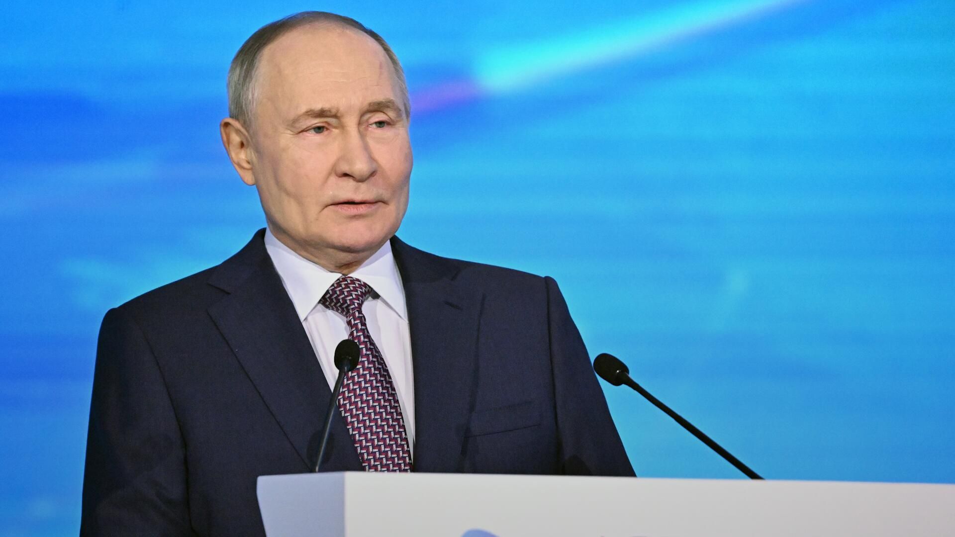 Путин о растраченном советском наследии в области химии Путин о растраченном советском наследии в области химии - РИА Новости, 1920, 21.02.2025