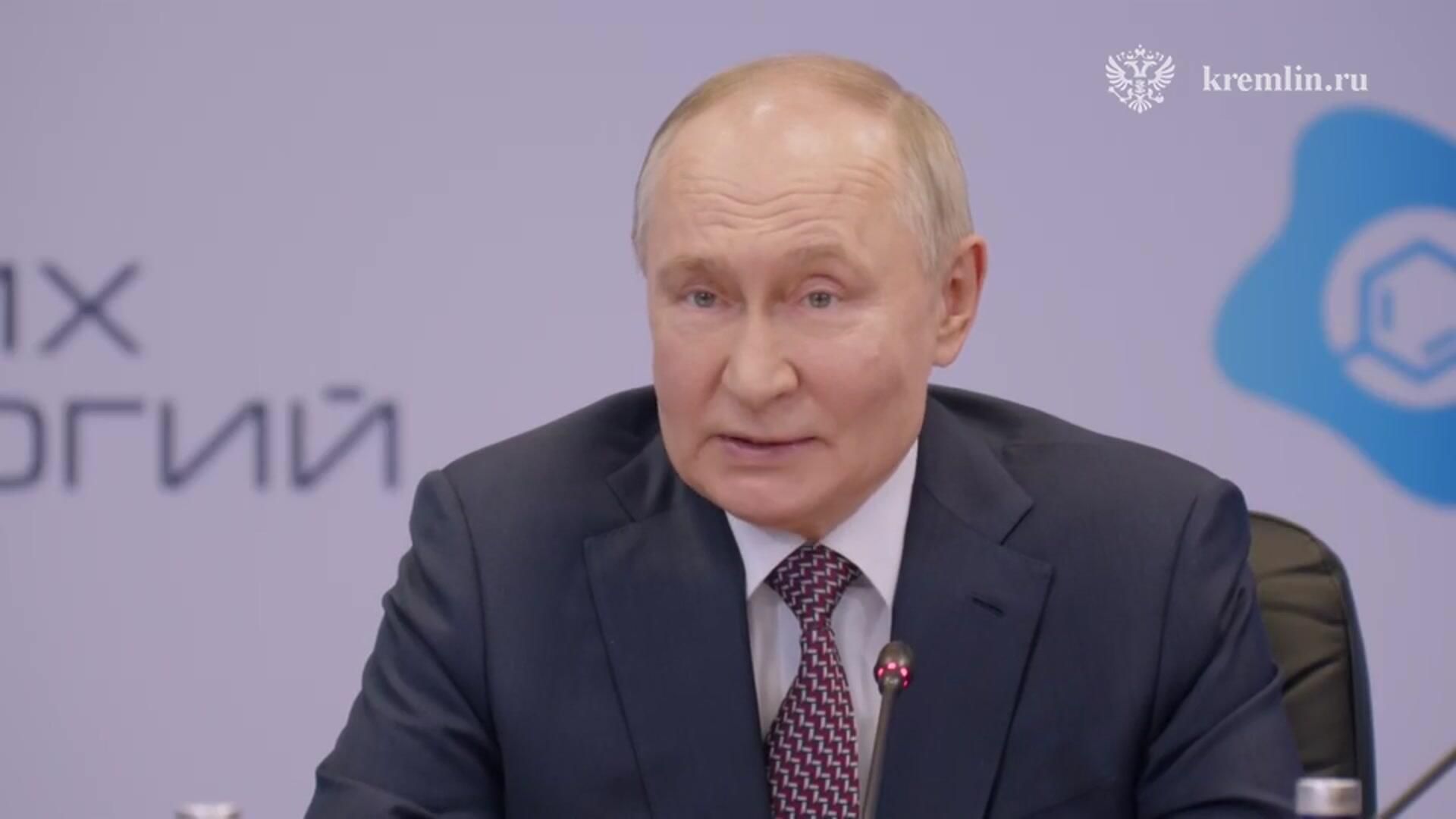Путин на встрече с учеными на полях Форума будущих технологий  - РИА Новости, 1920, 21.02.2025