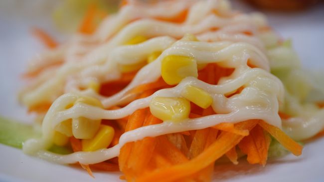 Салат из курицы с корейской морковью и кукурузой Салат из курицы с корейской морковью и кукурузой
