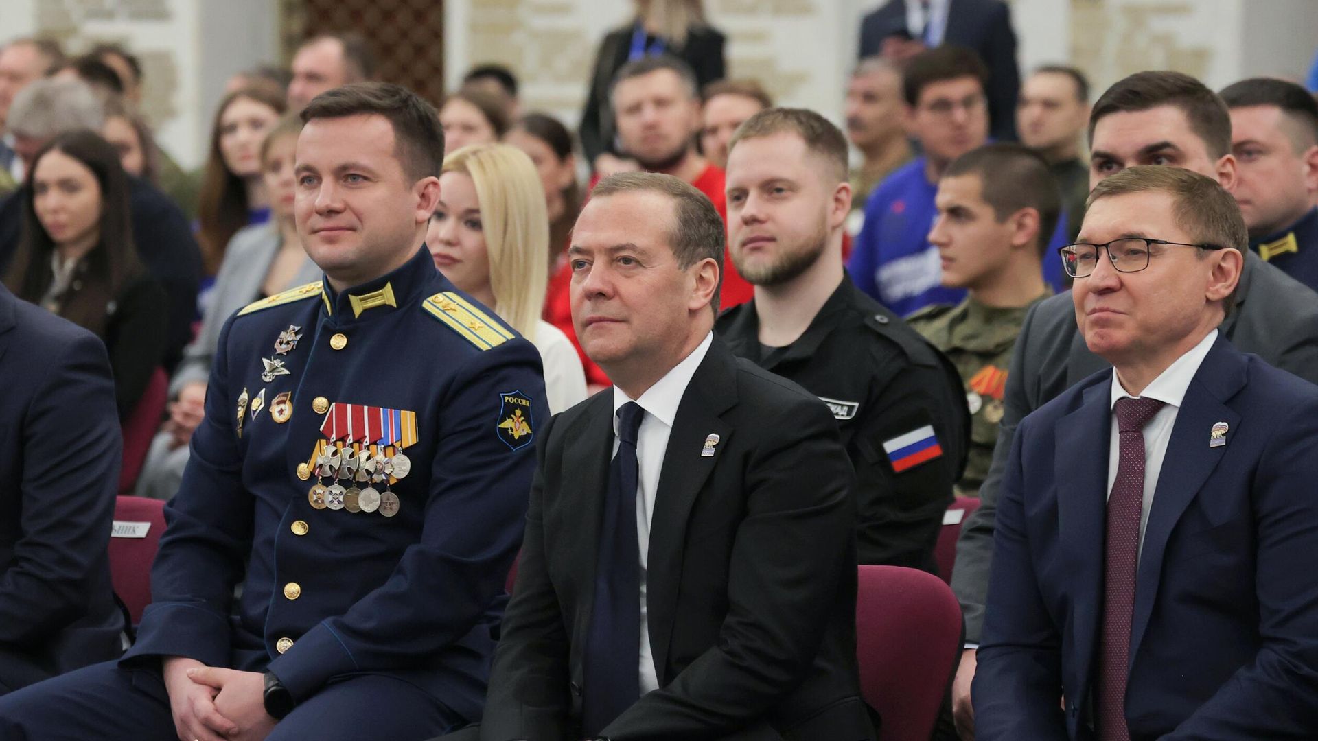 Зампред Совбеза РФ Дмитрий Медведев встретился с ветеранами боевых действий разных поколений. 21 февраля 2025 Зампред Совбеза РФ Дмитрий Медведев встретился с ветеранами боевых действий разных поколений. 21 февраля 2025 - РИА Новости, 1920, 21.02.2025