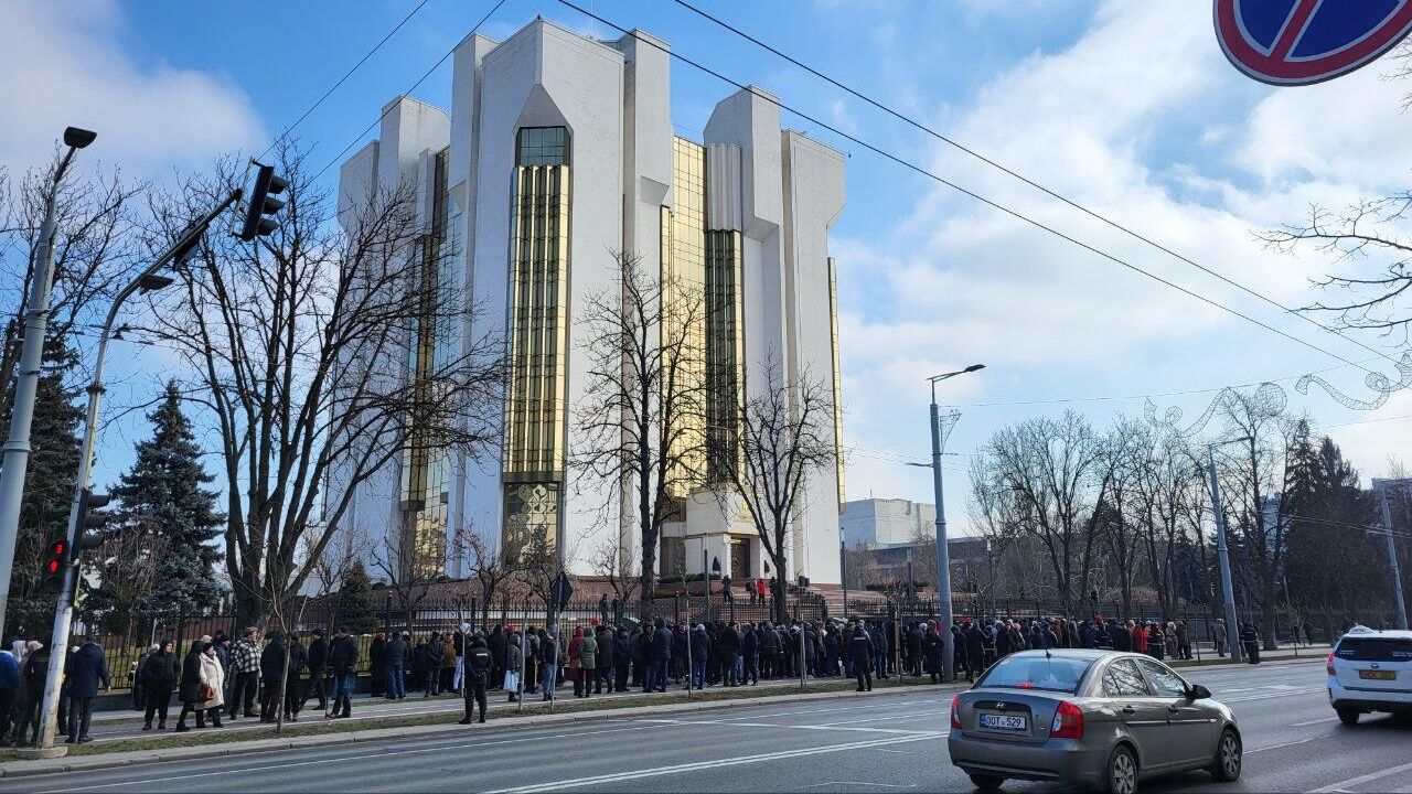 Акция протеста у здания администрации президента в Кишиневе, Молдавия Акция протеста у здания администрации президента в Кишиневе, Молдавия - РИА Новости, 1920, 29.03.2025