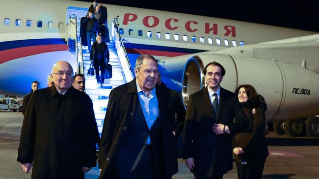 Министр иностранных дел России Сергей Лавров во время прибытия в Анкару. 23 февраля 2025