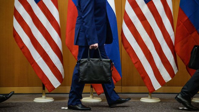 Флаги России и США