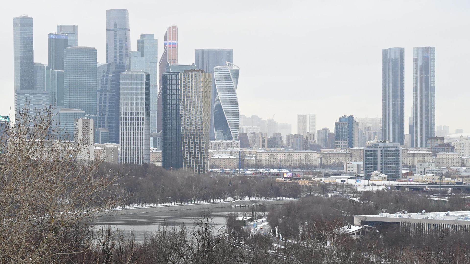 Смотровая площадка на Воробьевых горах в Москве Смотровая площадка на Воробьевых горах в Москве - РИА Новости, 1920, 20.03.2026