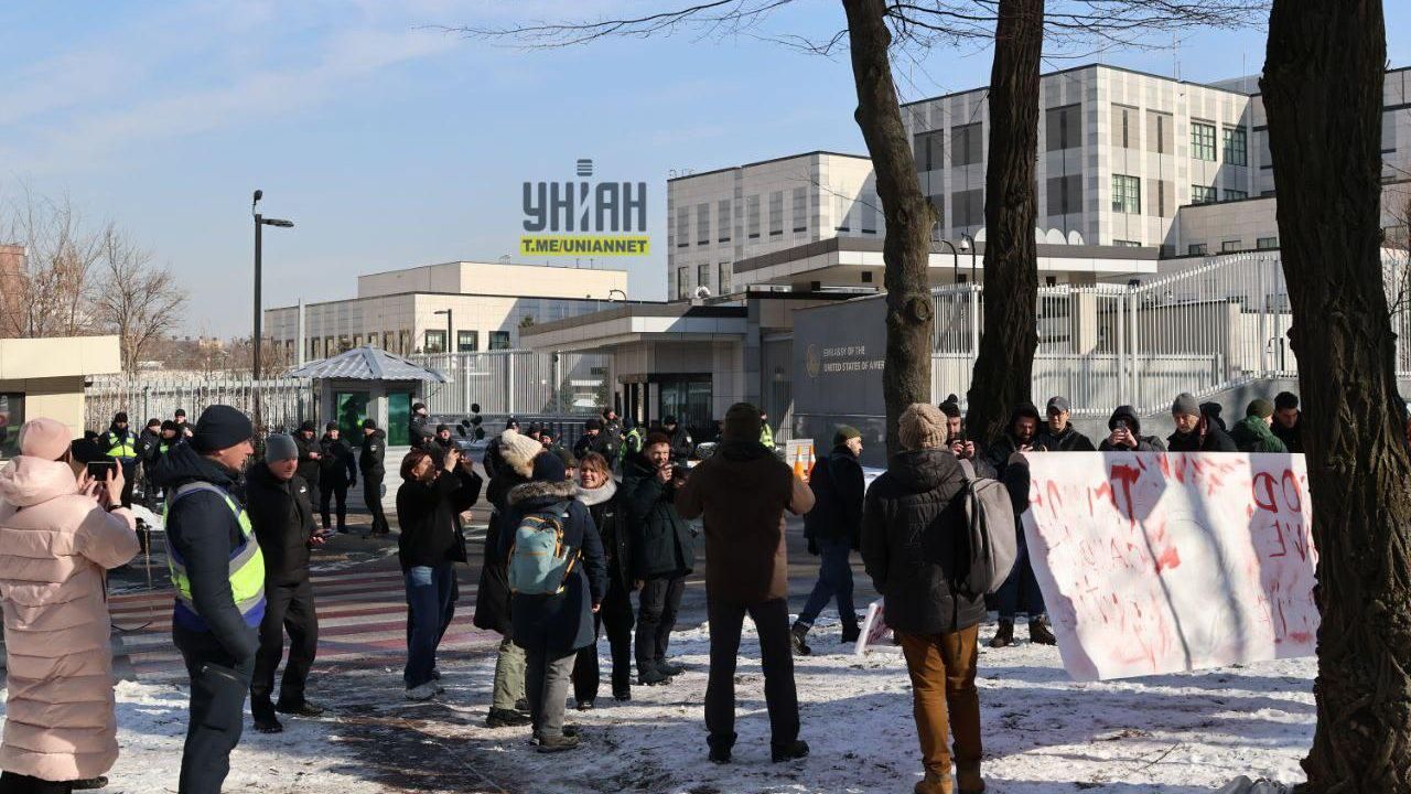 Митинг у здания посольства США в Киеве Митинг у здания посольства США в Киеве - РИА Новости, 1920, 26.02.2025