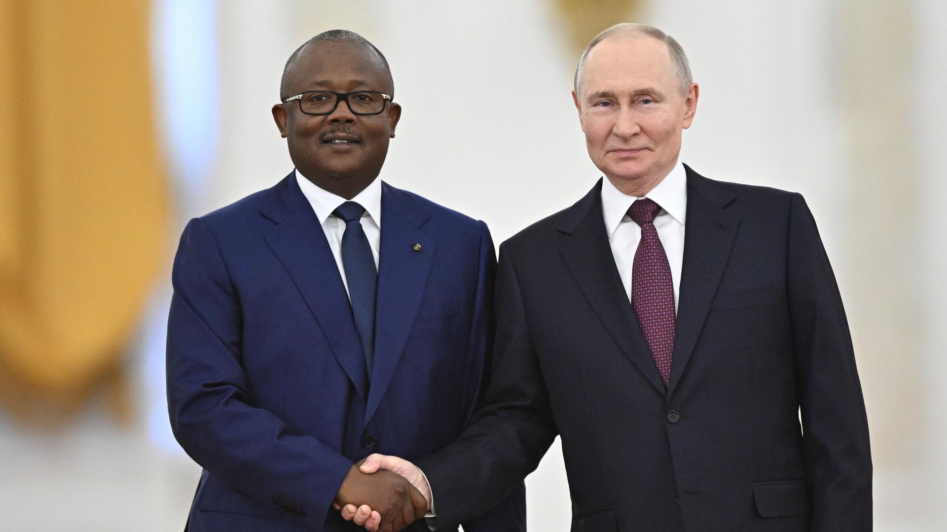 Президент РФ Владимир Путин и президент Гвинеи-Бисау Умару Сисоку Эмбало во время встречи - РИА Новости, 1920, 22.11.2025
