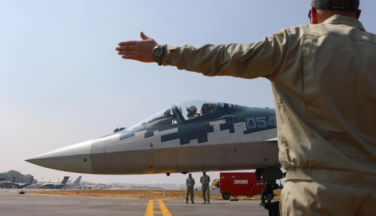 Российский истребитель Су-57 на XV международной выставке авиакосмической техники Aero India 2025 на авиабазе ВВС Индии Елаханка Российский истребитель Су-57 на XV международной выставке авиакосмической техники Aero India 2025 на авиабазе ВВС Индии Елаханка