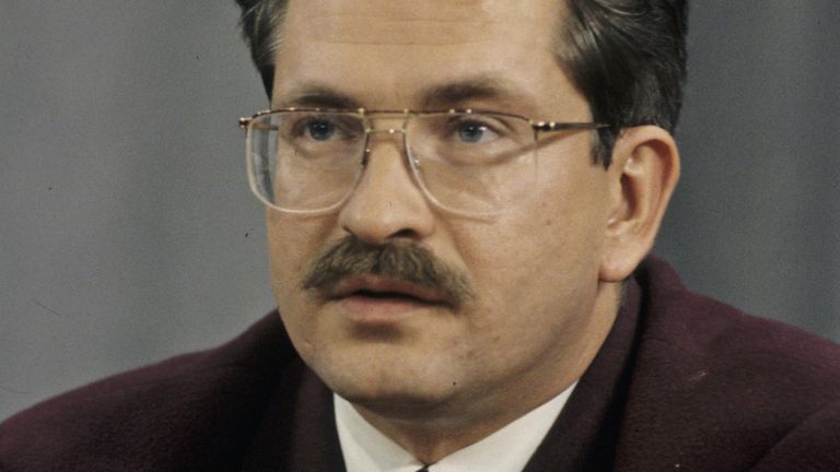 Тележурналист Владислав Листьев Тележурналист Владислав Листьев