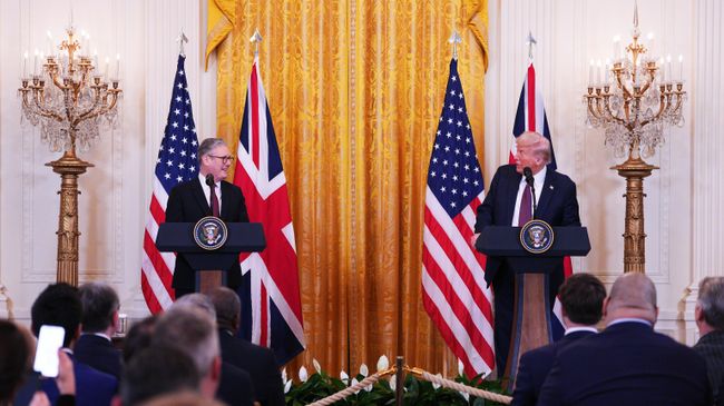 Президент США Дональд Трамп на встрече с премьером Великобритании Киром Стармером в Белом доме