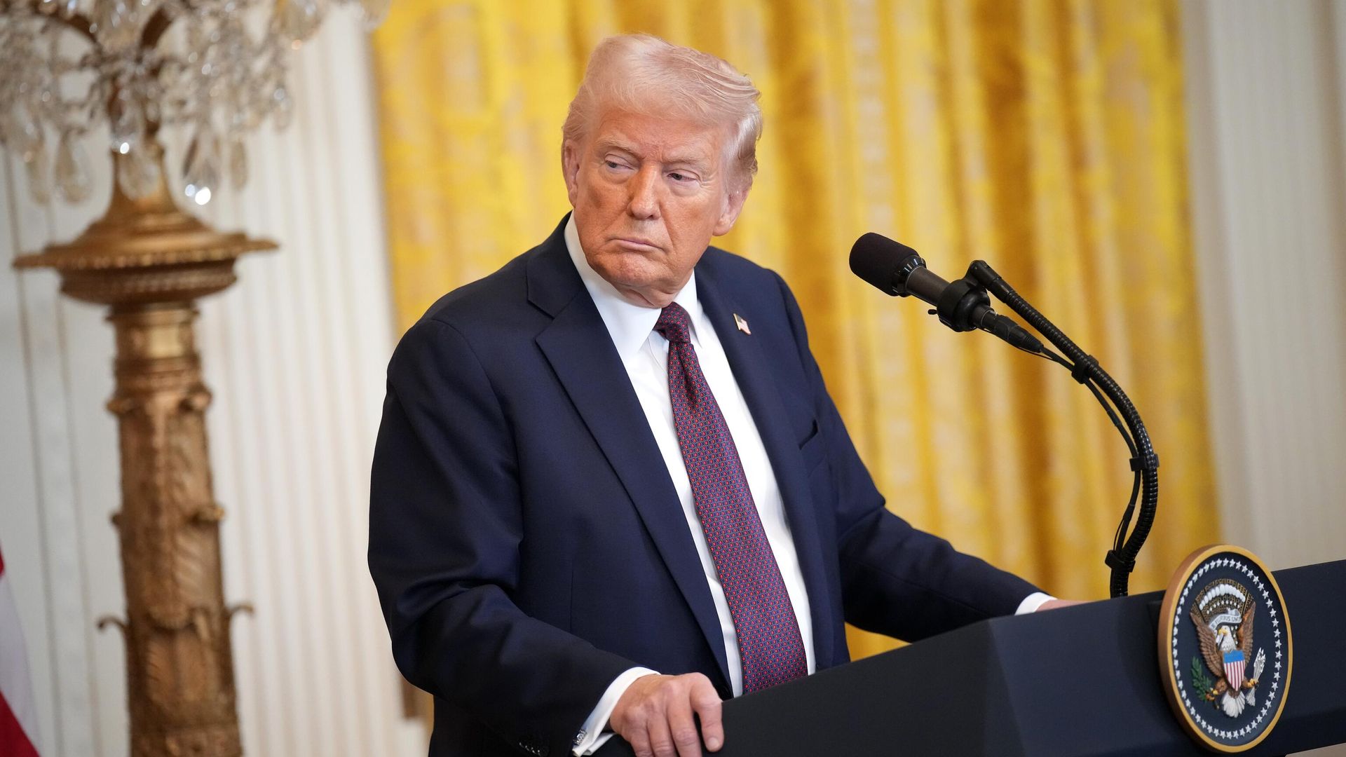 Президент США Дональд Трамп на встрече с премьером Великобритании Киром Стармером в Белом доме - РИА Новости, 1920, 27.02.2025
