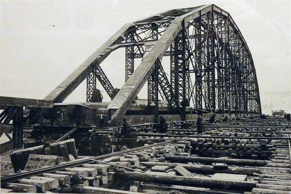 Арочная ферма Железнодорожного моста. Арочная ферма Железнодорожного моста.