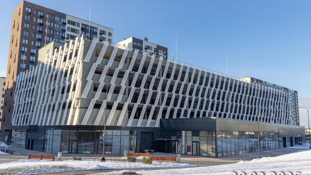 Многофункциональный наземный паркинг в Новой Москве Многофункциональный наземный паркинг в Новой Москве - РИА Новости, 1920, 28.02.2025