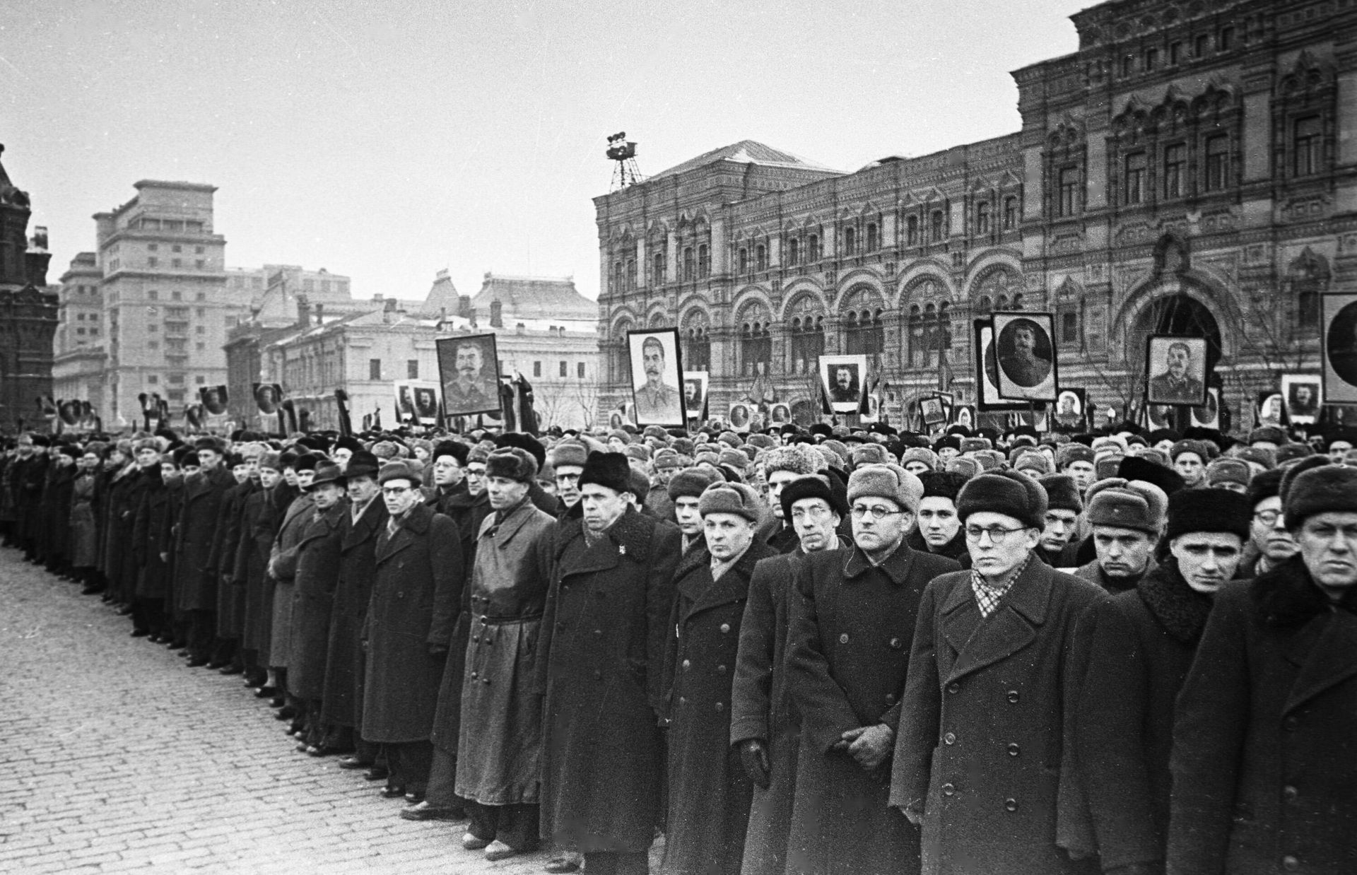 Похороны секретаря ЦК КПСС Иосифа Сталина на Красной площади Похороны секретаря ЦК КПСС Иосифа Сталина на Красной площади - РИА Новости, 1920, 28.02.2025