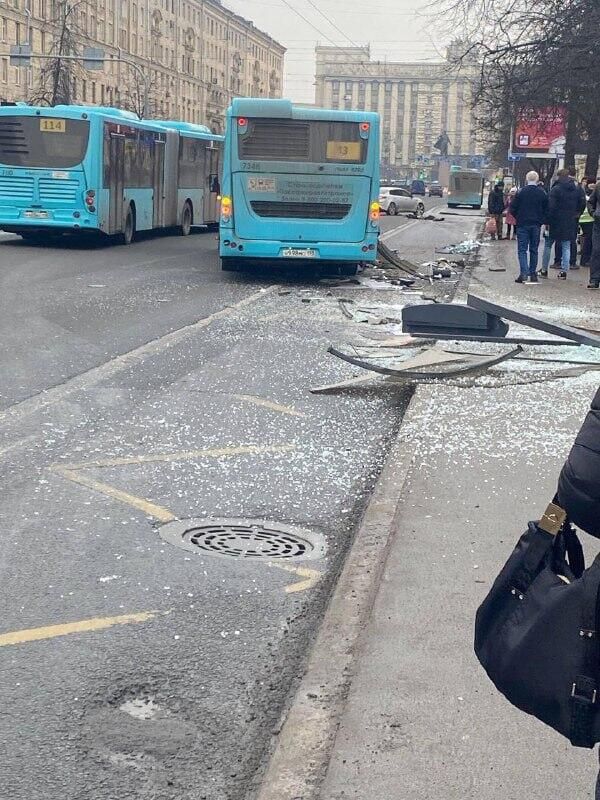 ДТП с участием автобуса на Ленинском проспекте в Санкт-Петербурге - РИА Новости, 1920, 28.02.2025