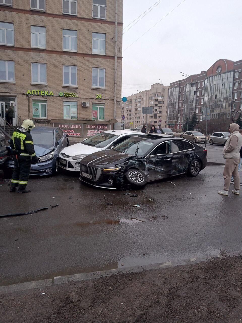 ДТП с участием автобуса на Ленинском проспекте в Санкт-Петербурге - РИА Новости, 1920, 28.02.2025