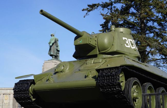 Мемориал павшим советским воинам в парке Большой Тиргартен в Берлине