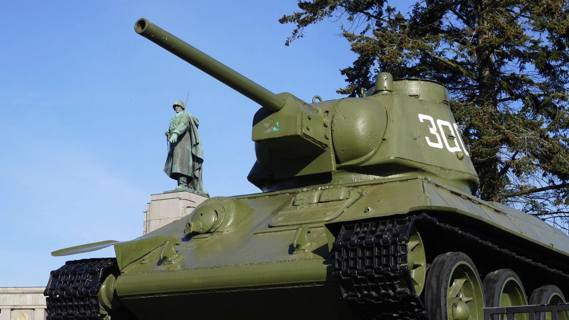 Мемориал павшим советским воинам в парке Большой Тиргартен в Берлине - РИА Новости, 1920, 03.03.2025